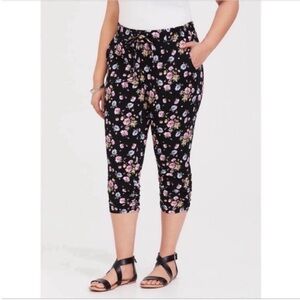 Torrid capris black floral challis joggers drawstring elastic